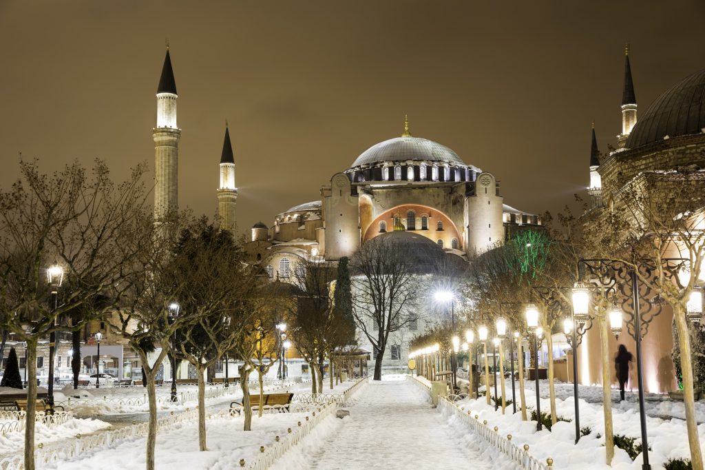 Karlı bir İstanbul Gecesinde Ayasofya, Sultanahmet Meydanı