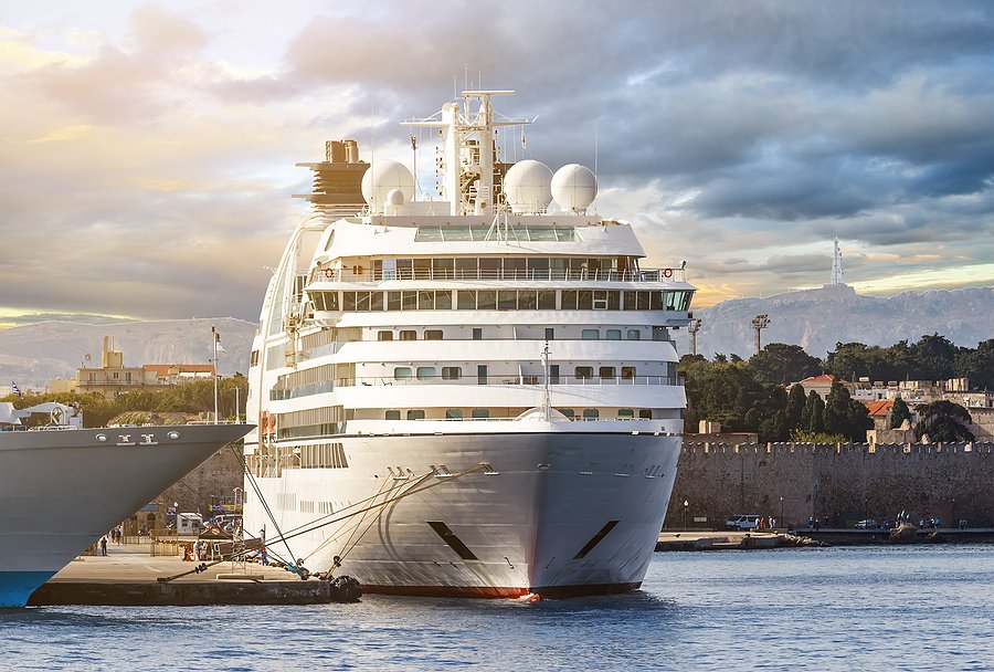 Rodos Limanı'ndaki Cruise Gemileri | Yazan: İsmet Esenyel
