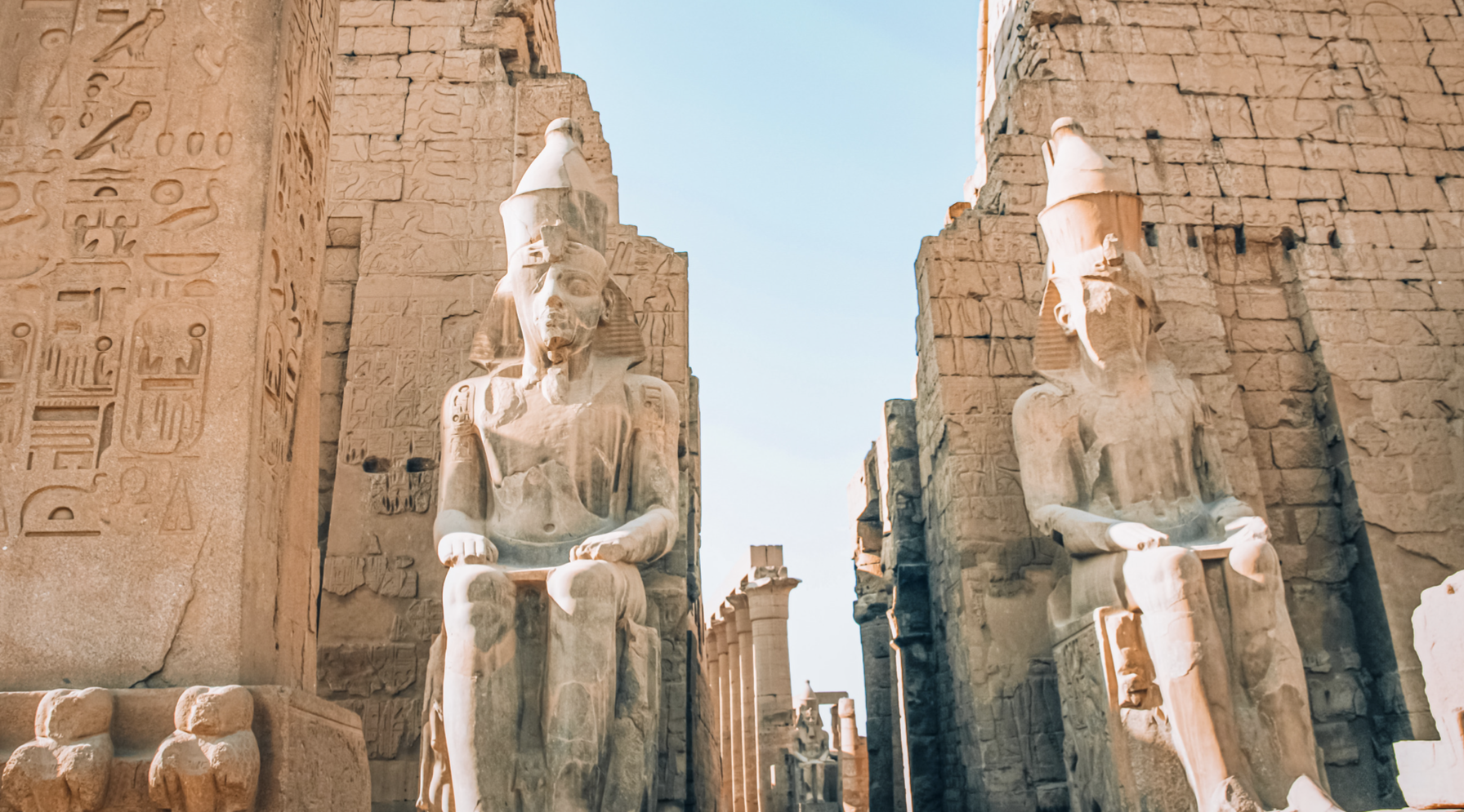 Luksor'daki en büyük Açık Hava Müzesi olan Mısır Karnak Tapınağı'nın kalıntıları