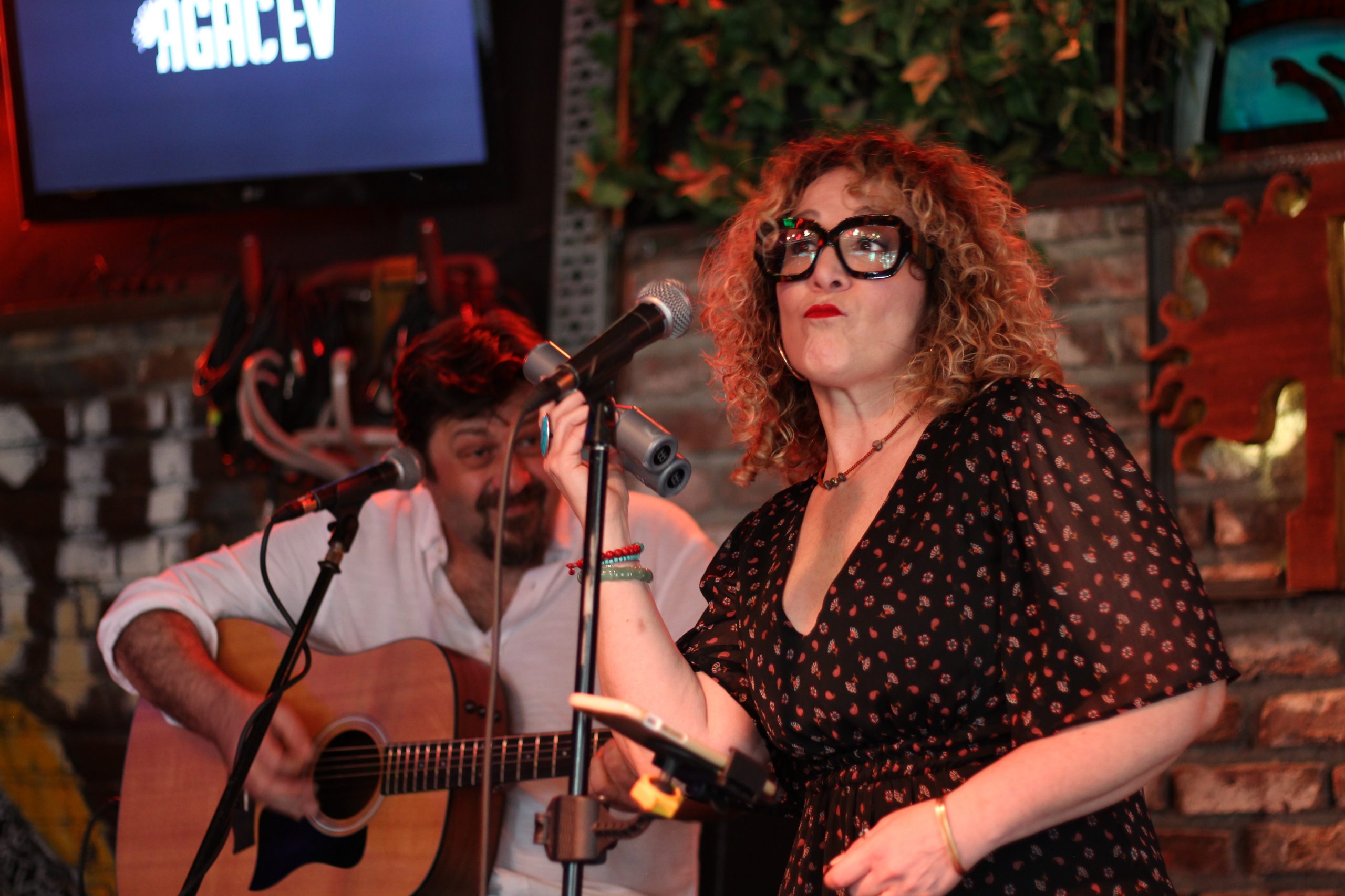 Özgür Seyhan ve Tracey Doherty, Ağaç Ev'de
