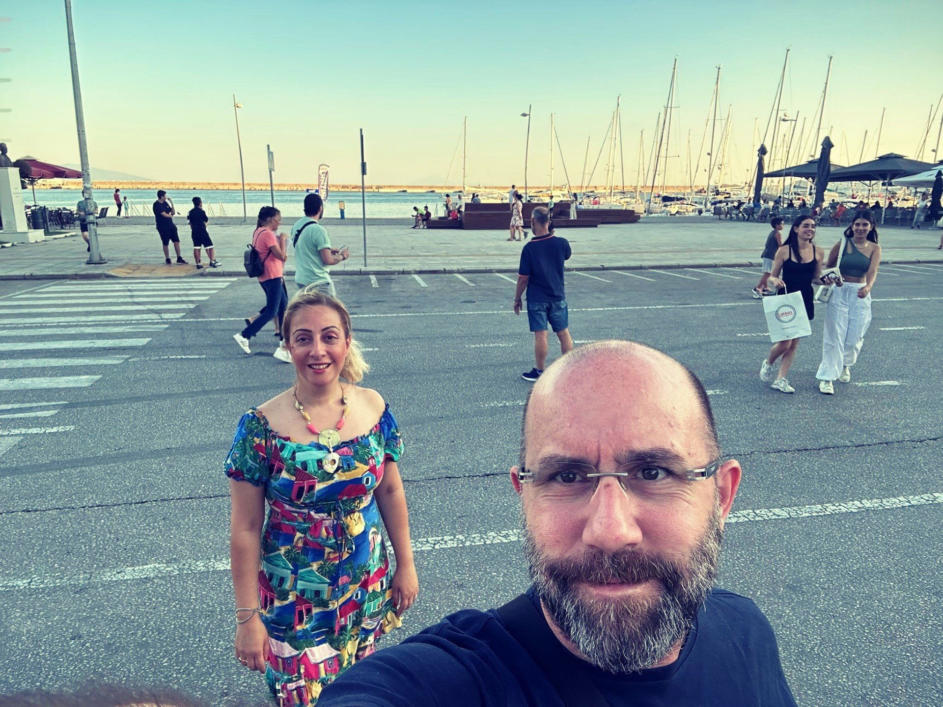 Yazı: Kavala Yolcuları | Yazan: Demet Albayrakoğlu