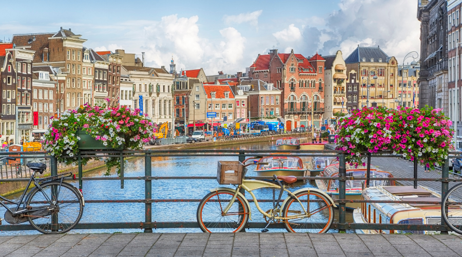 Yazı: Amsterdam | 1 | Yazan: Demet Albayrakoğlu